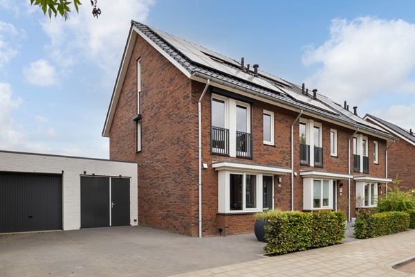 Verkocht onder voorbehoud: instapklaar 3/1 kapwoning met garage 